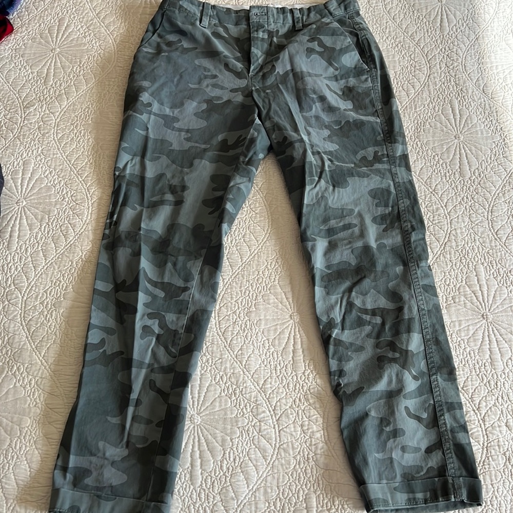 GAP Camo ankle pants